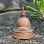 Stupa buddyjska drewniana / posążek / Sri Lanka /  22 cm