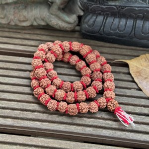 Mala buddyjska 54 pociorki / duże nasiona rudraksha 13-20mm / filc / Nepal