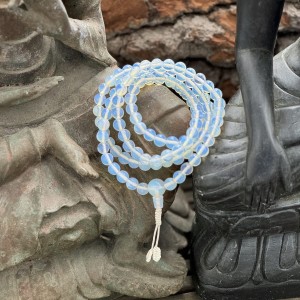 Mala buddyjska 108 / opalit - szkło opalitowe/ kulki 8 mm / Nepal