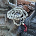 mala buddyjska 108 RZEŹBIONA KOŚĆ  paciorki 8mm Nepal