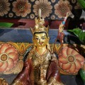 guru-rinpoche-padmasambhava-mosiadz-pozlacany-22-cm-handmade-3.jpg