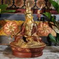 guru-rinpoche-padmasambhava-mosiadz-pozlacany-22-cm-handmade-1.jpg
