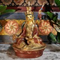 guru-rinpoche-padmasambhava-mosiadz-pozlacany-22-cm-handmade-2.jpg