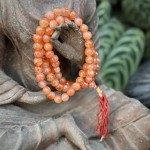 Buddyjska mala 108 / agat brzoskwiniowy / 7,5 mm / vintage / Nepal