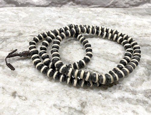 mala czarno-biała kość 1.jpg